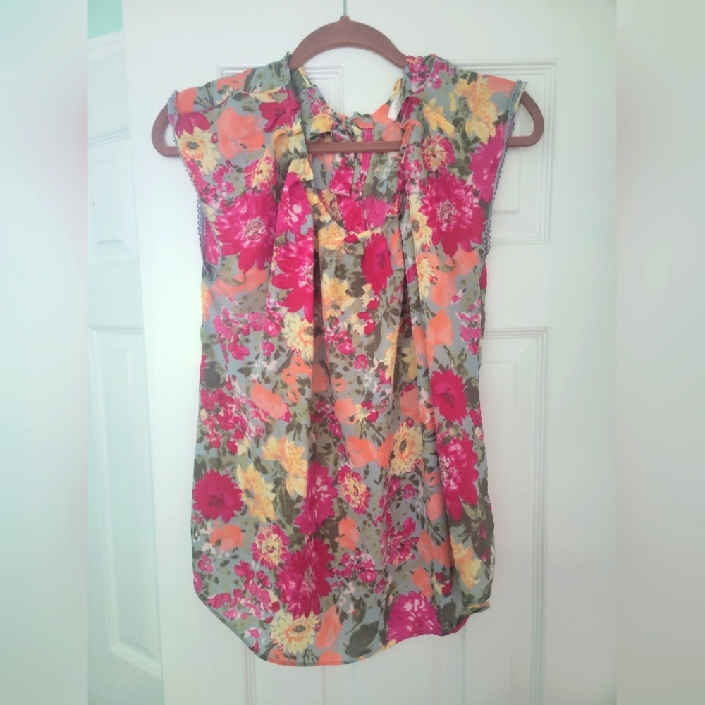 Lauren Conrad Floral Top size large